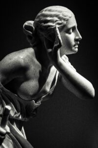 Graceful marble statue of a woman, capturing an artistic moment indoors.
